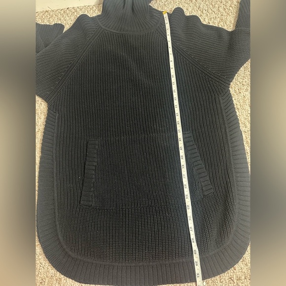 UGG Black Turtleneck Sweater size L - Picture 6 of 9